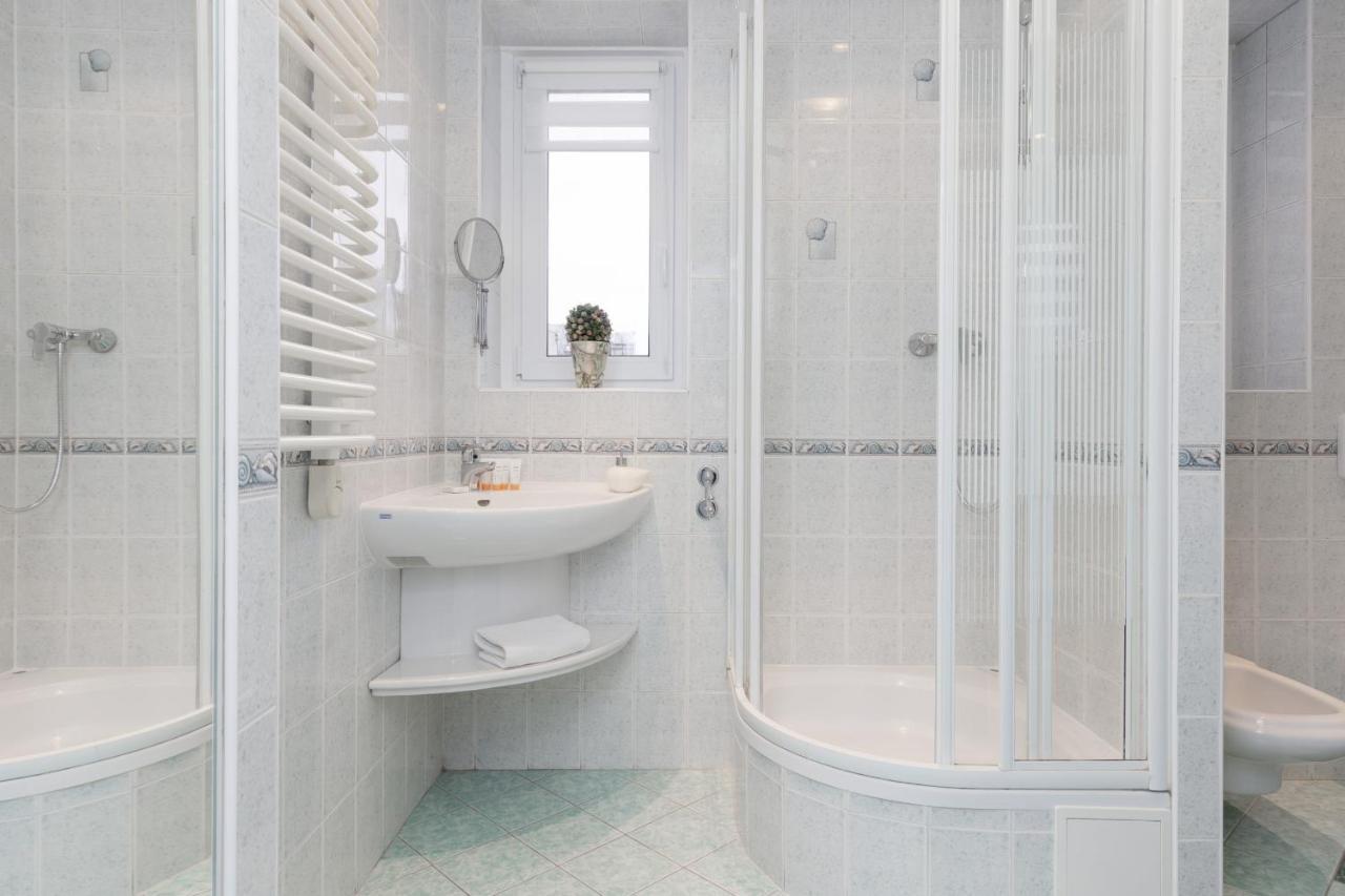 Family Apartment Bogatynska Bemowo By Noclegi Renters ワルシャワ エクステリア 写真
